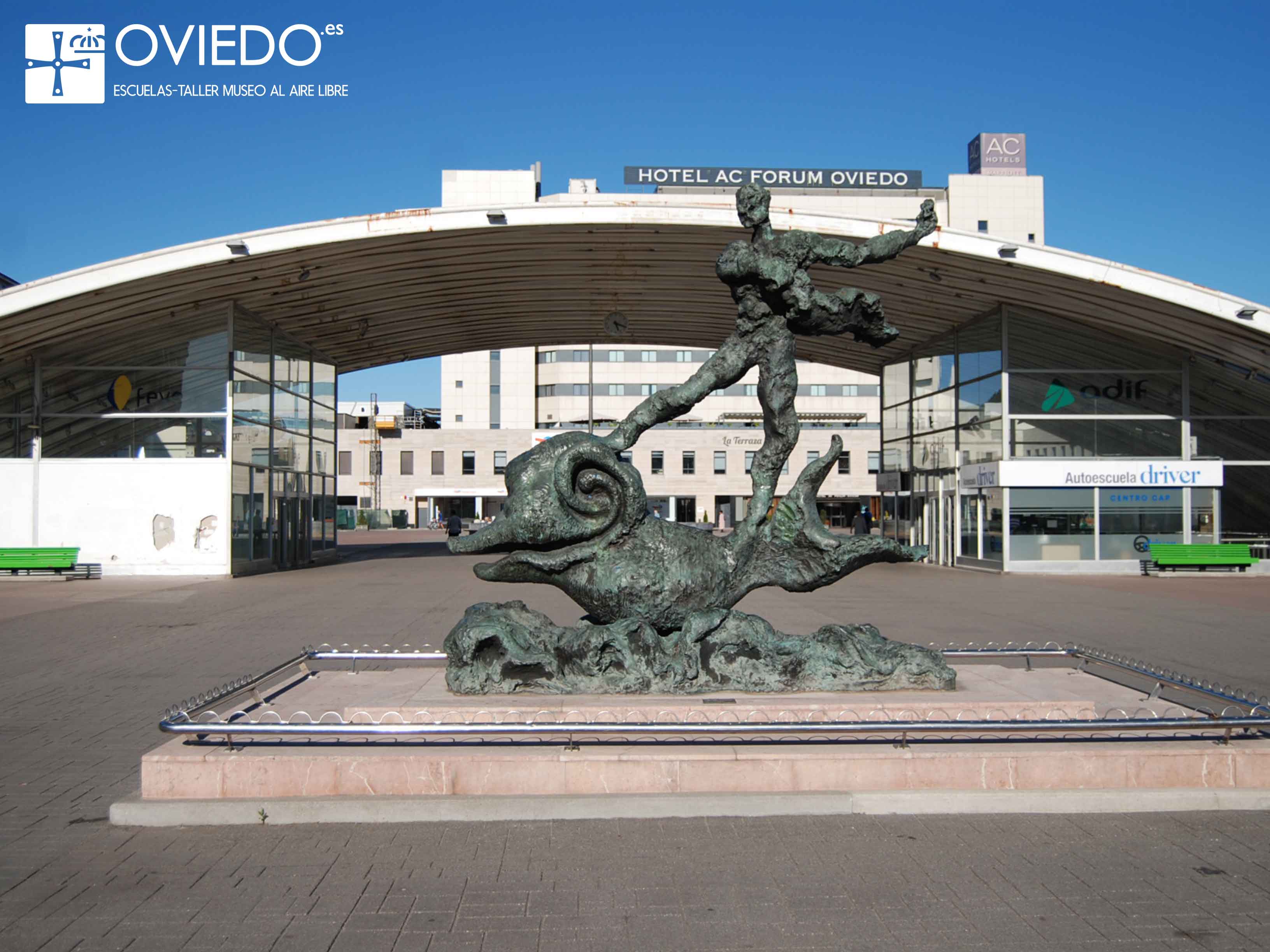 Escultura Hombre sobre Delfín
